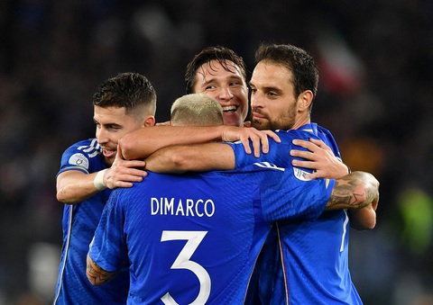 Tin tức thể thao sáng 18-11: Tuyển Ý sống lại hy vọng dự Euro 2024 - Ảnh 1. Tuyển Ý chờ quyết đấu với Ukraine ở lượt cuối vòng loại Euro 2024 - Ảnh: REUTERS