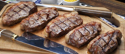 Bò kho, bò nhúng dấm lọt top 50 món ăn từ thịt ngon nhất thế giới - Ảnh 6. Picanha là tên một món steak được làm từ thịt bò tươi rất phổ biến và được đánh giá cao ở Brazil. Picanha được xếp thứ tư trong top 50 món ăn từ thịt ngon nhất thế giới - Ảnh: Taste Atlas