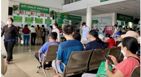 Liệu pháp tự nhiên trị viêm phế quản - Ảnh 1. Nhiều người khám vì ho, sốt, viêm mũi... kéo dài không khỏi - Ảnh: XUÂN MAI