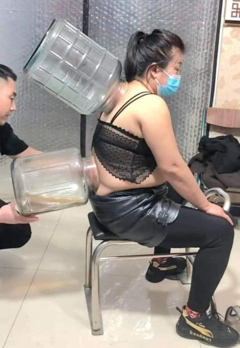 Ảnh vui 18-11: Sự khác biệt khi đi học và đi ăn - Ảnh 2. Phải vậy mới hết nhức mỏi tích tụ cả tuần.