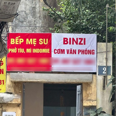 Ảnh vui 18-11: Sự khác biệt khi đi học và đi ăn - Ảnh 5. Suboi bắt tay Binzi mở hàng ăn.