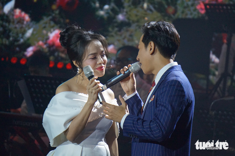 Lan Anh, Lê Anh Dũng song ca bài Những gì đẹp nhất của Hoài An - Ảnh: T.ĐIỂU Lan Anh, Lê Anh Dũng song ca bài Những gì đẹp nhất của Hoài An - Ảnh: T.ĐIỂU