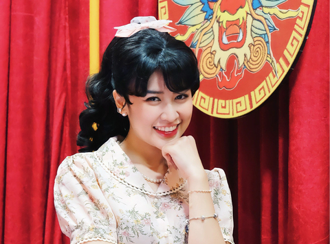 Quyên Qui: Người đẹp Miss Earth Vietnam thích đóng kịch, mê nghề diễn viên - Ảnh 1. Quyên Qui vào vai An - một cô gái Sài Gòn theo lối Tây học trong vở "Ngôi nhà trong mây" - Ảnh: NVCC