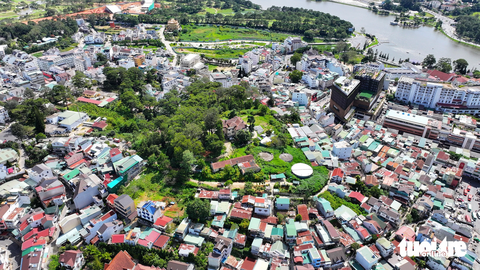 Dừng phương án dời Dinh Tỉnh trưởng ở Đà Lạt - Ảnh 1. Đồi Dinh với dinh Tỉnh trưởng được dư luận quan tâm khi tỉnh Lâm Đồng đưa ra phương án di dời vào năm 2021 - Ảnh: M.V