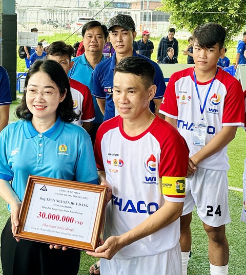 Đội Bình Dương nhận thêm thưởng nóng trước giờ thi đấu - Ảnh: N.K. Đội Bình Dương nhận thêm thưởng nóng trước giờ thi đấu - Ảnh: N.K.