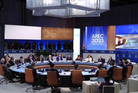 Lãnh đạo kinh tế APEC ủng hộ đề xuất của Chủ tịch nước, hẹn gặp tại Việt Nam năm 2027 - Ảnh 4. Toàn cảnh phiên họp hẹp của các nhà lãnh đạo kinh tế APEC tại Mỹ - Ảnh: TTXVN