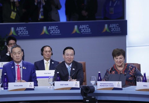 Lãnh đạo kinh tế APEC ủng hộ đề xuất của Chủ tịch nước, hẹn gặp tại Việt Nam năm 2027 - Ảnh 1. Chủ tịch nước Võ Văn Thưởng tại phiên họp hẹp các nhà lãnh đạo kinh tế APEC - Ảnh: TTXVN