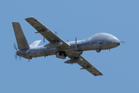 Israel tấn công sâu vào lãnh thổ Lebanon - Ảnh 1. Một máy bay không người lái Hermes 900 của Israel - Ảnh: AFP