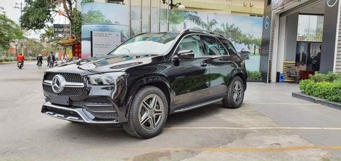 Tin tức giá xe: Mercedes-Benz ngược hướng tăng giá xe thêm tới cả trăm triệu - Ảnh 3. Với lần tăng giá này, xe Mercedes-Benz không còn lợi thế về giá trước đối thủ BMW - Ảnh: Đại lý Mercedes-Benz/Facebook