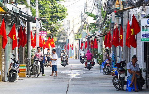 Một con hẻm phường Phú Mỹ, quận 7, TP.HCM đã được mở rộng khang trang sau khi người dân đã ủng hộ, hiến đất mở rộng các tuyến hẻm - Ảnh: CHÂU TUẤN Một con hẻm phường Phú Mỹ, quận 7, TP.HCM đã được mở rộng khang trang sau khi người dân đã ủng hộ, hiến đất mở rộng các tuyến hẻm - Ảnh: CHÂU TUẤN
