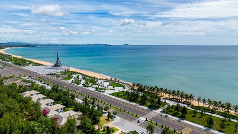 Đây là công trình hạ tầng kỹ thuật cấp II, tuổi thọ 100 năm, theo tiêu chuẩn kỹ thuật Việt Nam. Vật liệu sử dụng chính của công trình là đá tự nhiên granite của vùng đất địa phương, được vận chuyển về xây dựng công trình từ các huyện Sơn Hòa, Đồng Xuân… - Ảnh: UBND TP Tuy Hòa Đây là công trình hạ tầng kỹ thuật cấp II, tuổi thọ 100 năm, theo tiêu chuẩn kỹ thuật Việt Nam. Vật liệu sử dụng chính của công trình là đá tự nhiên granite của vùng đất địa phương, được vận chuyển về xây dựng công trình từ các huyện Sơn Hòa, Đồng Xuân… - Ảnh: UBND TP Tuy Hòa