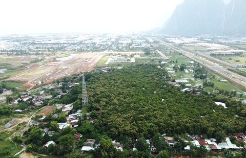 Màu xanh mát của cánh rừng cổ Trung Sơn nhìn từ trên cao - Ảnh: ĐOÀN CƯỜNG Màu xanh mát của cánh rừng cổ Trung Sơn nhìn từ trên cao - Ảnh: ĐOÀN CƯỜNG
