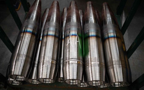 Đạn pháo 155mm được sử dụng rộng rãi trên chiến tuyến phía Đông và phía Nam Ukraine - Ảnh: AFP Đạn pháo 155mm được sử dụng rộng rãi trên chiến tuyến phía đông và phía nam Ukraine - Ảnh: AFP