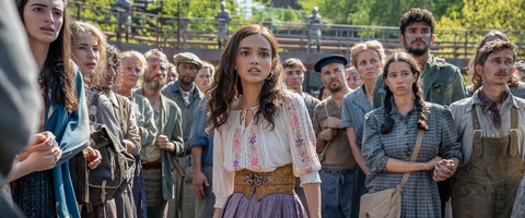 - Ảnh 2. The Hunger Games: The Ballad of Songbirds & Snakes khai thác câu chuyện đen tối và bạo lực hơn phần phim gốc - Ảnh: USA Today