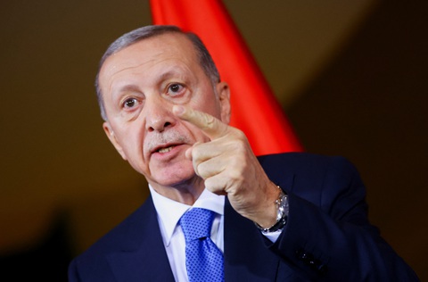 Thổ Nhĩ Kỳ muốn kiểm tra xem Israel có vũ khí hạt nhân - Ảnh 1. Tổng thống Thổ Nhĩ Kỳ Erdogan tại Berlin (Đức) ngày 18-11 - Ảnh: REUTERS