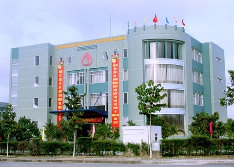 Ngày Quốc tế Đàn ông, ngân hàng hỗ trợ tiền cho lao động nam giới - Ảnh 1. Trụ sở Ngân hàng Chính sách xã hội chi nhánh tỉnh Quảng Nam tại TP Tam Kỳ - Ảnh: VBSP