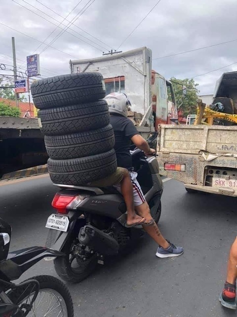 Ảnh vui 19-11: 'Chỉ sợ nước mắt rơi, chứ chồng bạn tui lượm phát một' - Ảnh 6. Tới nơi chưa ông ơi?!