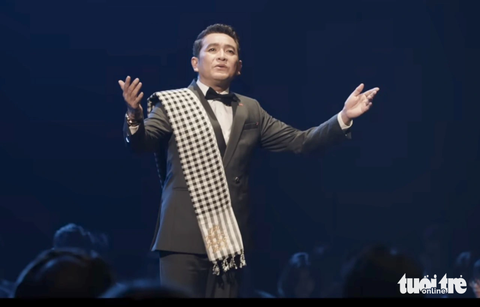 Trọng Phúc hát chính trong ca khúc chủ đề bộ phim Đất rừng phương Nam - Ảnh chụp màn hình: LINH ĐOAN Trọng Phúc hát chính trong ca khúc chủ đề bộ phim Đất rừng phương Nam - Ảnh chụp màn hình