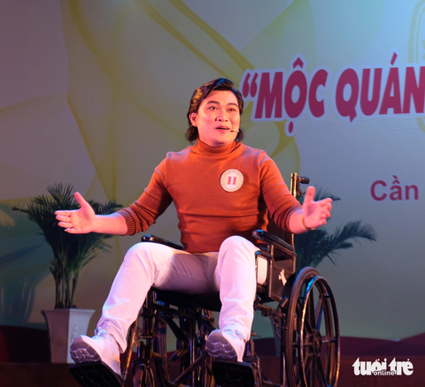 Thí sinh Lê Duy (đơn vị Nhà hát Tây Đô) với tiết mục Kiếp tằm - Ảnh: LINH ĐOAN Thí sinh Lê Duy (đơn vị Nhà hát Tây Đô) với tiết mục Kiếp tằm - Ảnh: LINH ĐOAN