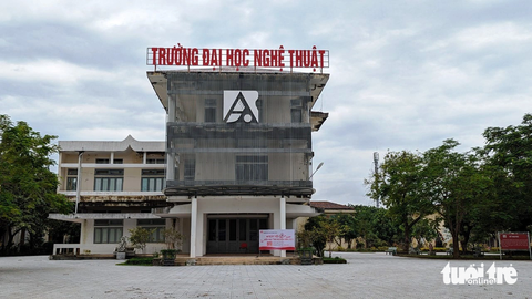 Trường đại học chậm trả lương cho giáo viên vì… thiếu hiệu trưởng - Ảnh 1. Trường đại học Nghệ thuật (Đại học Huế) chậm trả lương tháng 11 cho cán bộ, giáo viên, nhân viên vì hơn nửa tháng nay nhà trường vẫn chưa có hiệu trưởng - Ảnh: NHẬT LINH