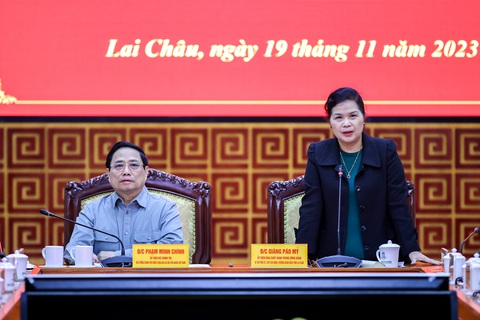 Thủ tướng yêu cầu Lai Châu quy hoạch và khai thác tiềm năng đất hiếm - Ảnh 3. Bí thư Tỉnh ủy Lai Châu Giàng Páo Mỷ báo cáo tại cuộc làm việc - Ảnh: NHẬT BẮC