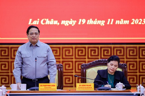 Thủ tướng yêu cầu Lai Châu quy hoạch và khai thác tiềm năng đất hiếm - Ảnh 1. Thủ tướng yêu cầu ngành dịch vụ phải có đột phá, trong đó tiếp tục tập trung phát triển du lịch trở thành ngành kinh tế mũi nhọn - Ảnh: NHẬT BẮC