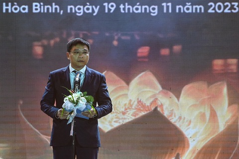 Tai nạn giao thông: Nhanh một giây có thể làm chậm nhiều cuộc đời - Ảnh 2. Bộ trưởng Nguyễn Văn Thắng phát biểu tại lễ tưởng niệm - Ảnh: HỒNG QUANG