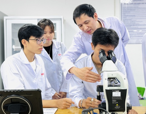 Từ bác sĩ quân y trở thành giảng viên đại học- Ảnh 1. Bác sĩ chuyên khoa 2 Vũ Sơn khi làm giảng viên khoa y Trường đại học Quốc tế Hồng Bàng - Ảnh: M.G.