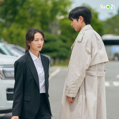 Cuộc chiến phim xuyên không: Lee Se Young cạnh tranh với Pyo Ye Jin - Ảnh 4. Các nhân vật do Kim Young Dae và Pyo Ye Jin đảm nhận từ trước đến nay đều không trùng lặp nhau, không bị một màu.