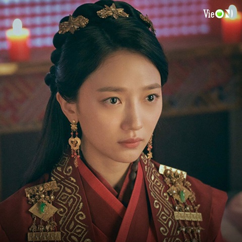 Cuộc chiến phim xuyên không: Lee Se Young cạnh tranh với Pyo Ye Jin - Ảnh 3. Tạo hình của Pyo Ye Jin trong Trăng lên ban ngày
