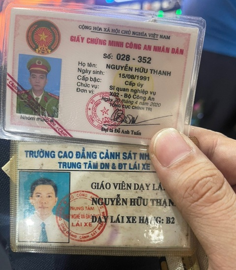 Giả danh công an, mở văn phòng luật sư làm bình phong để lừa đảo hàng chục người - Ảnh 2. Giấy chứng minh công an nhân dân giả mà cơ quan công an thu giữ - Ảnh: H.B.