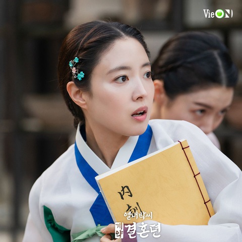 Cuộc chiến phim xuyên không: Lee Se Young cạnh tranh với Pyo Ye Jin - Ảnh 5. “Ma nữ đẹp nhất màn ảnh Hàn” - Lee Se Young