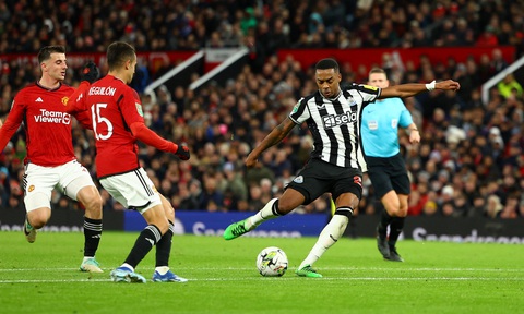 Newcastle nhận chìm Man United vào khủng hoảng - Ảnh 4. Willock ghi bàn ấn định chiến thắng - Ảnh: REUTERS