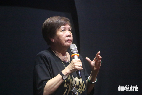 'Trong làm phim, điểm khó duy nhất của phụ nữ là không đủ ích kỷ như đàn ông' - Ảnh 2. Đạo diễn Việt Linh chia sẻ nhiều kinh nghiệm cho các bạn trẻ có mặt tại sự kiện - Ảnh: THÁI THÁI
