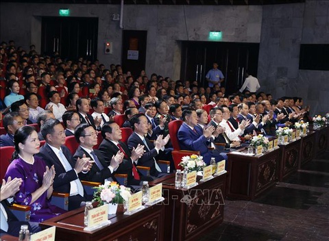 Chủ tịch nước Võ Văn Thưởng dự chương trình Hồ Chí Minh - Hành trình khát vọng 2023 - Ảnh 5. Chủ tịch nước Võ Văn Thưởng và các đại biểu tham dự chương trình “Hồ Chí Minh - Hành trình khát vọng 2023” - Ảnh: Thống Nhất/TTXVN
