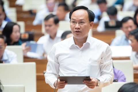 Đại biểu Phạm Văn Thịnh (Bắc Giang) phát biểu tại hội trường Quốc hội - Ảnh: GIA HÂN Đại biểu Phạm Văn Thịnh (Bắc Giang) phát biểu tại hội trường - Ảnh: GIA HÂN