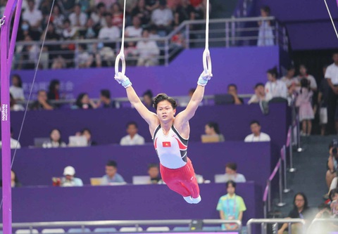 Thể dục dụng cụ Việt Nam sẵn sàng tranh suất dự Olympic 2024 - Ảnh 3. Nguyễn Văn Khánh Phong thi đấu tại Asiad 19 - Ảnh: HUY ĐĂNG