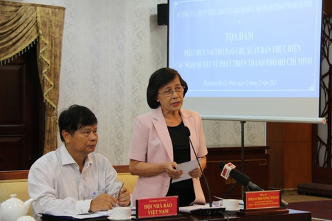 TP.HCM: Sớm thông tin cho báo chí để truyền thông chính sách tốt hơn - Ảnh 3. Nguyên phó bí thư Thành ủy, chủ tịch HĐND TP.HCM Phạm Phương Thảo phát biểu - Ảnh: TIẾN LONG