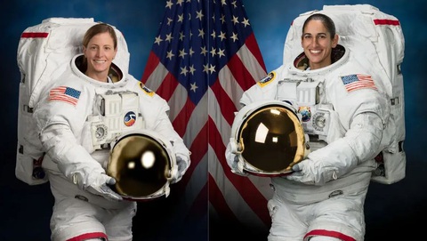 Portrait of NASA astronauts: Left -Loral O’Hara, right -Jasmin Moghbeli Phi hành gia Jasmin Moghbeli (phải) và Loral O'Hara - Ảnh: NASA