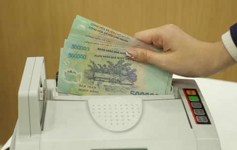 Loạt ‘ông lớn’ có tỉ USD gửi ngân hàng, lãi tiền gửi cả nghìn tỉ đồng - Ảnh 1. Nhiều doanh nghiệp tăng lượng tiền gửi vào ngân hàng - Ảnh: BÌNH KHÁNH