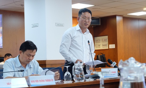 TP.HCM: Chi trả 'mua' tin chống tham nhũng theo chế độ mật - Ảnh 1. Phó trưởng Ban Nội chính Thành ủy TP.HCM Trần Quốc Trung trao đổi với báo chí về việc mua tin phục vụ phòng, chống tham nhũng, tiêu cực - Ảnh: TIẾN LONG