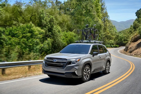 Tiết kiệm tiền, Subaru Forester hybrid mượn lõi xe Toyota - Ảnh 1. Phiên bản hybrid của Subaru Forester 2025 có thể là mẫu xe ít cá tính Subaru nhất trong số xe hãng tự phát triển trong nhiều năm qua - Ảnh: Subaru
