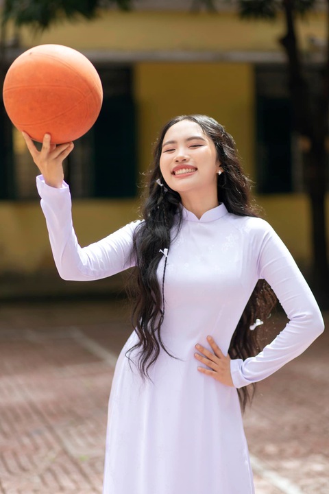 Phương Mỹ Chi luôn năng động trong các hoạt động của trường, của lớp - Ảnh: NVCC Phương Mỹ Chi luôn năng động trong các hoạt động của trường, của lớp - Ảnh: NVCC