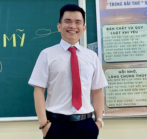 Ngày 20-11, tâm sự người thầy với Gen Z… - Ảnh 3. Thầy Nguyễn Hoài Linh luôn đem đến cho học sinh những tiết học hấp dẫn và sinh động - Ảnh: NVCC