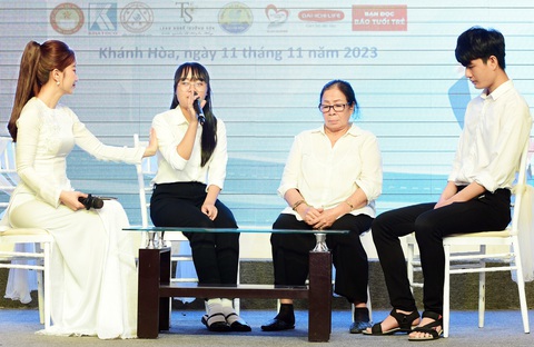 Sau giọt nước mắt ấy là cả nghị lực phi thương của mỗi tân sinh viên vượt khó đến giảng đường - Ảnh: DUYÊN PHAN Sau giọt nước mắt ấy là cả nghị lực phi thương của mỗi tân sinh viên vượt khó đến giảng đường - Ảnh: DUYÊN PHAN
