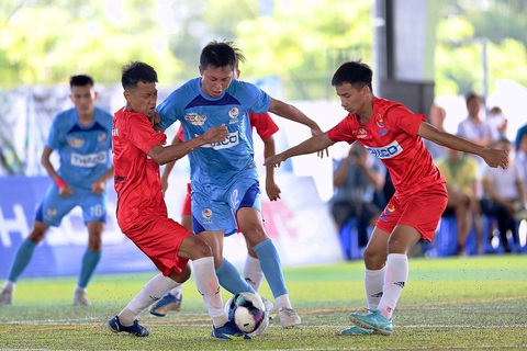 Hải Phòng (giữa) đánh bại Dầu khí VN 6-2 để đăng quang giải đấu đầu tiên dành cho công nhân - Ảnh: NGUYÊN KHÔI Hải Phòng (giữa) đánh bại Dầu khí Việt Nam 6-2 để đăng quang giải đấu đầu tiên dành cho công nhân - Ảnh: NGUYÊN KHÔI