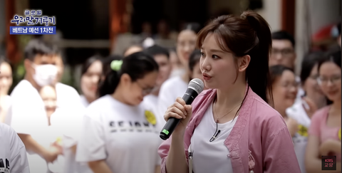 Hari Won nổi bật khi làm MC cho đài Hàn Quốc - Ảnh 1. Hari Won nổi bật khi làm MC cho đài Hàn Quốc - Ảnh 1.