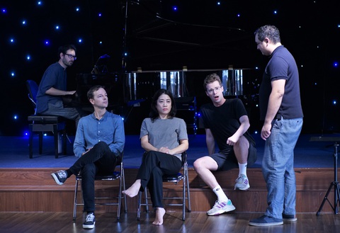 Hậu trường tập luyện vở opera Khung lãng quên Hậu trường tập luyện vở opera Khung lãng quên