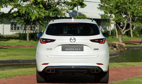 Tin tức giá xe: Mazda CX-5 bất ngờ tăng giá nhẹ - Ảnh 6. Với gói i-Activsense, Mazda CX-5 Luxury 2023 đã có đầy đủ cảnh báo điểm mù, báo phương tiện cắt ngang khi lùi, cảnh báo lệch làn và hỗ trợ giữ làn đường, hỗ trợ phanh thông minh trong thành phố, ga tự động thích ứng khoảng cách, đèn pha/cốt tự động và nhắc nhở người lái tập trung tương tự bản Premium. Trong đó, các tính năng hỗ trợ phanh tự động, ga tự động thích ứng, nhắc người lái tập trung là điểm mới của bản Premium so với trước đây - Ảnh: Đại lý Mazda/Facebook