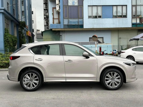 Tin tức giá xe: Mazda CX-5 bất ngờ tăng giá nhẹ - Ảnh 7. Về trang bị an toàn, Mazda CX-5 mới được bổ sung camera 360 độ trên bản Premium. Các trang bị khác vẫn giữ nguyên như trước, bao gồm cảm biến va chạm trước/sau, các hệ thống hỗ trợ phanh, khởi hành ngang dốc... cùng 6 túi khí - Ảnh: Đại lý Mazda/Facebook